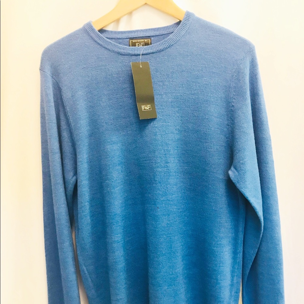 NWT F&F Men’s Small Soft Blue Crew-Neck Sweater